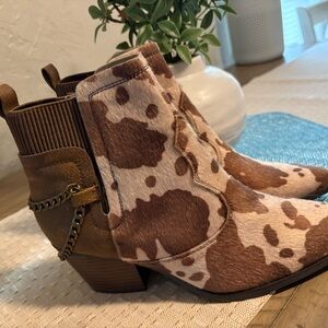 Comfort EST. 1946 Women’s Brown Cowhide Pattern Ankle Boots Size 7